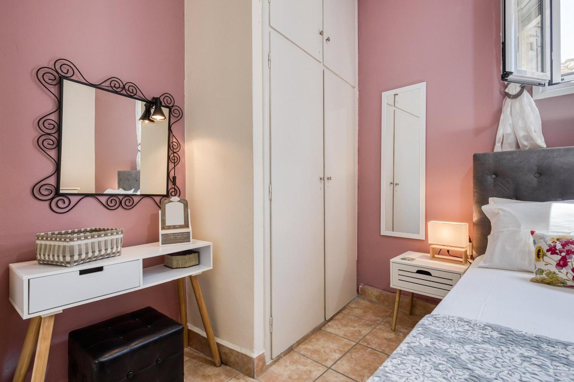 Jo's Guesthouse, Benitses * Benitses (Corfu)