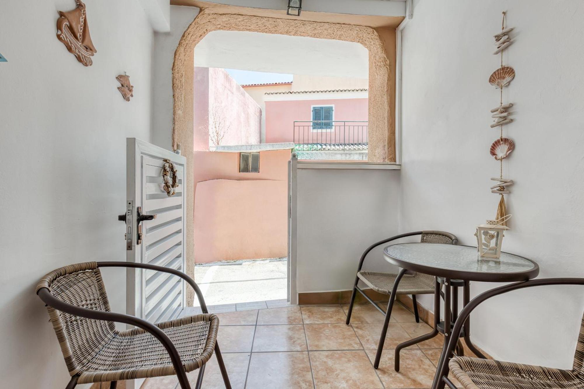 Jo's Guesthouse, Benitses Holiday home