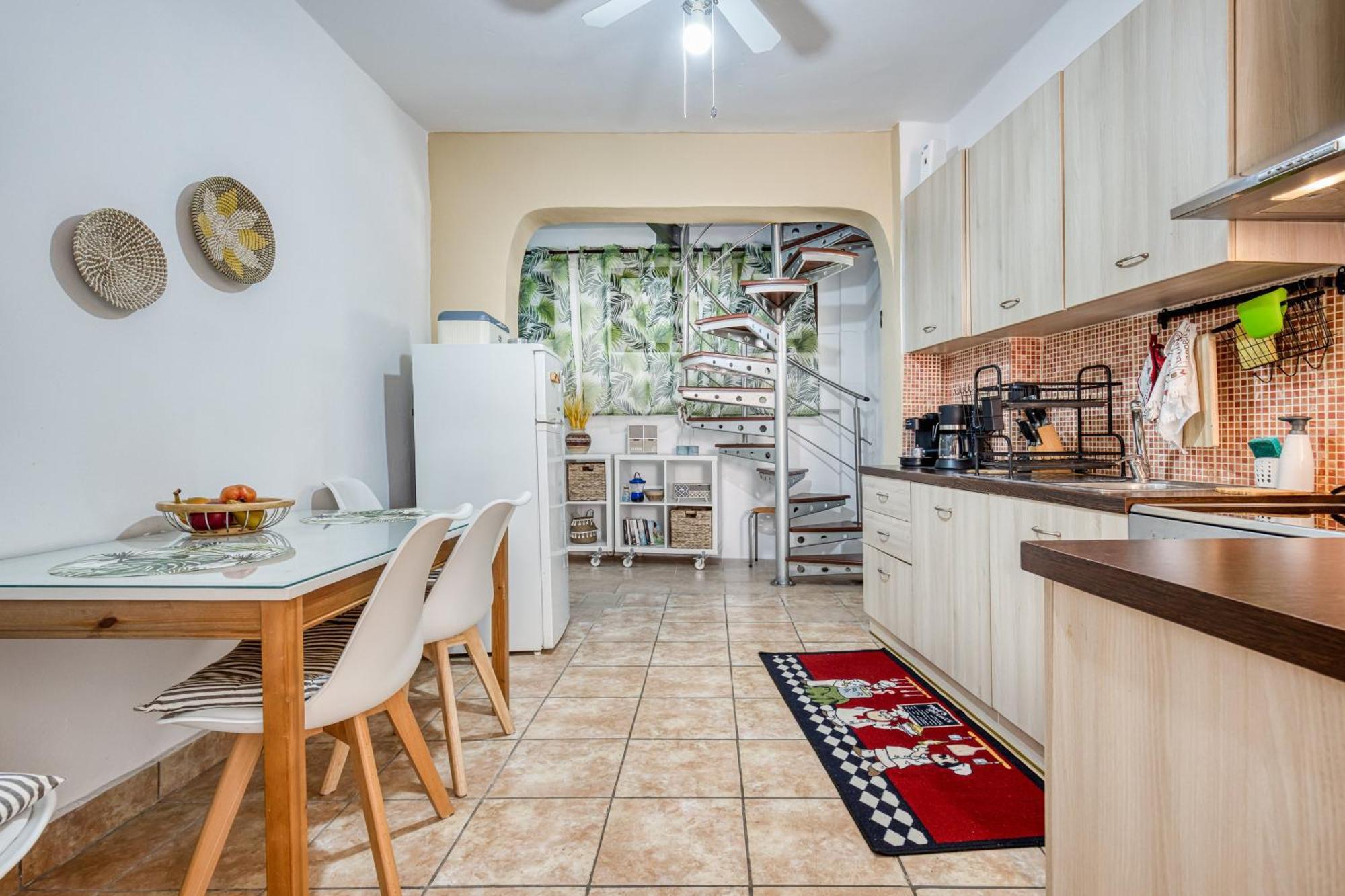 Jo's Guesthouse, Benitses Holiday home *